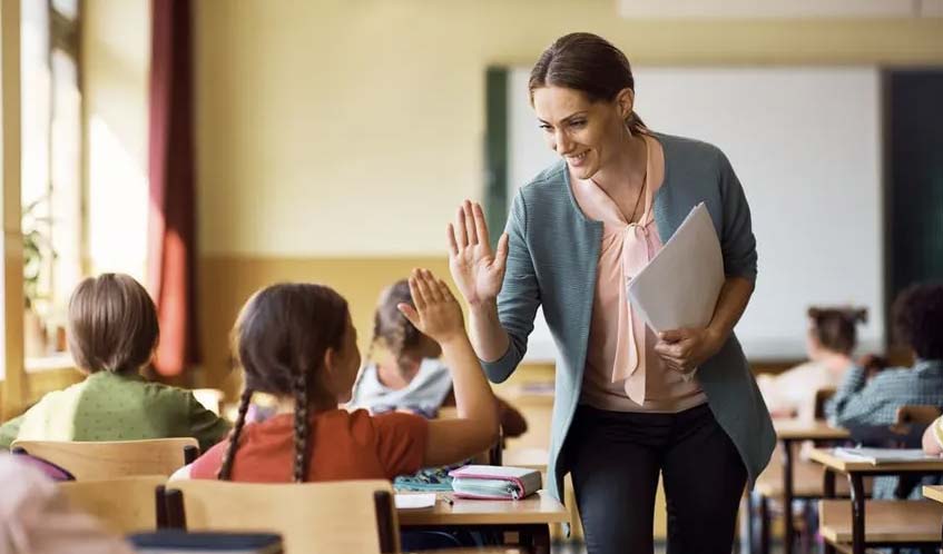 Siswa yang Menghormati dan Mematuhi Gurunya Akan Memperoleh Apa